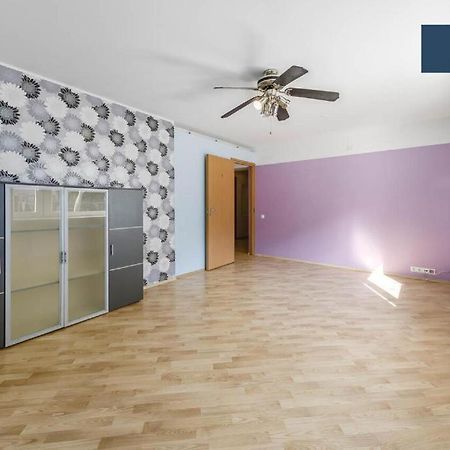 טאלין Sunny Apartment Near Bus Station מראה חיצוני תמונה