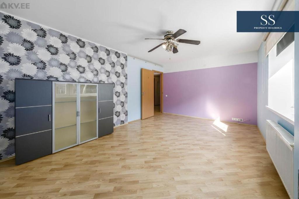טאלין Sunny Apartment Near Bus Station מראה חיצוני תמונה
