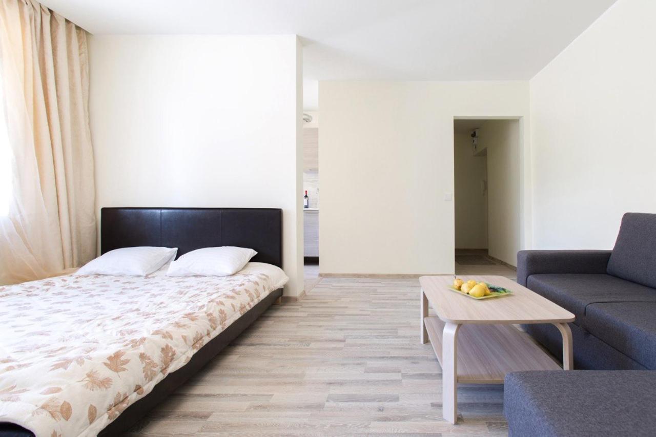 טאלין Sunny Apartment Near Bus Station מראה חיצוני תמונה