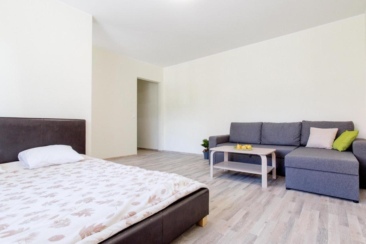 טאלין Sunny Apartment Near Bus Station מראה חיצוני תמונה