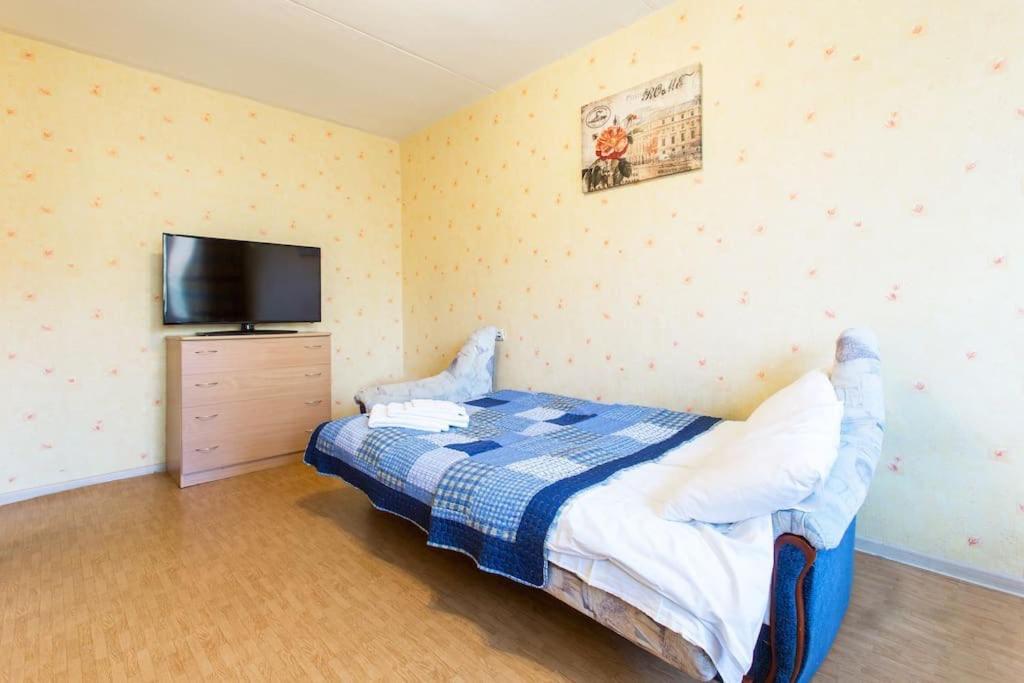 טאלין Sunny Apartment Near Bus Station מראה חיצוני תמונה